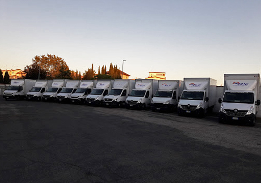 Office furniture delivery and assembly in Rome